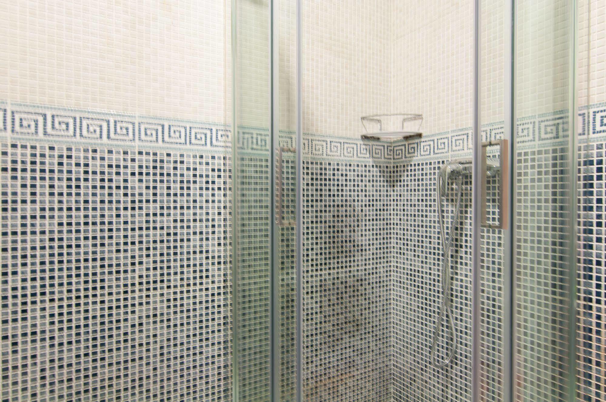 Bbarcelona Apartments Gaudi Avenue Flats Luaran gambar